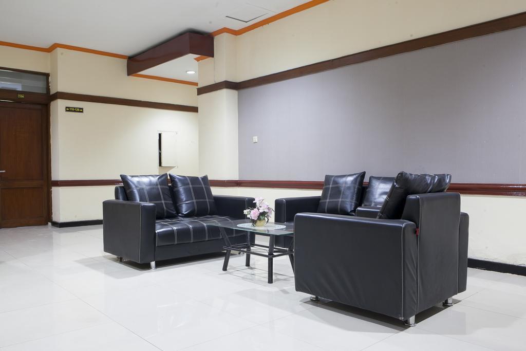 Hotel Reddoorz @ Cikutra 2 Bandung Esterno foto