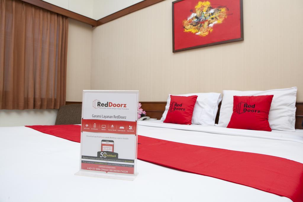 Hotel Reddoorz @ Cikutra 2 Bandung Esterno foto