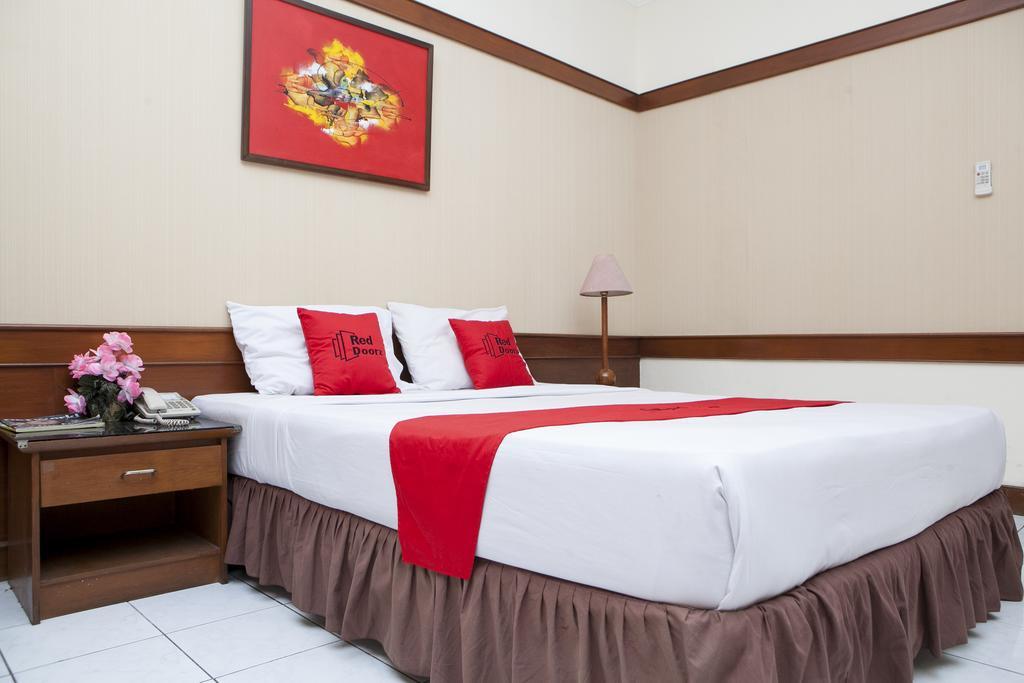 Hotel Reddoorz @ Cikutra 2 Bandung Esterno foto
